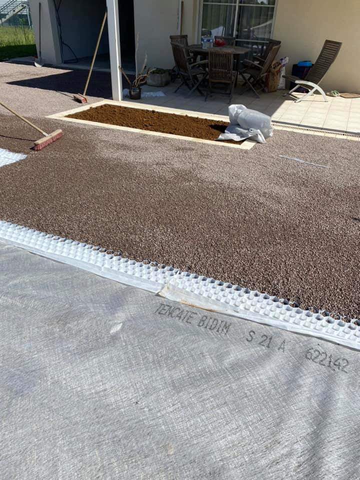 Travaux d'aménagement extérieur en cours Thiviers