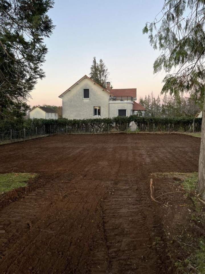 Travaux de terrassement dans un jardin Thiviers