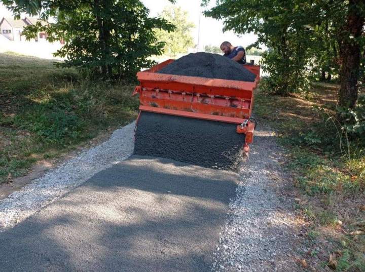 Goudronnage d'un chemin d'accès Thiviers