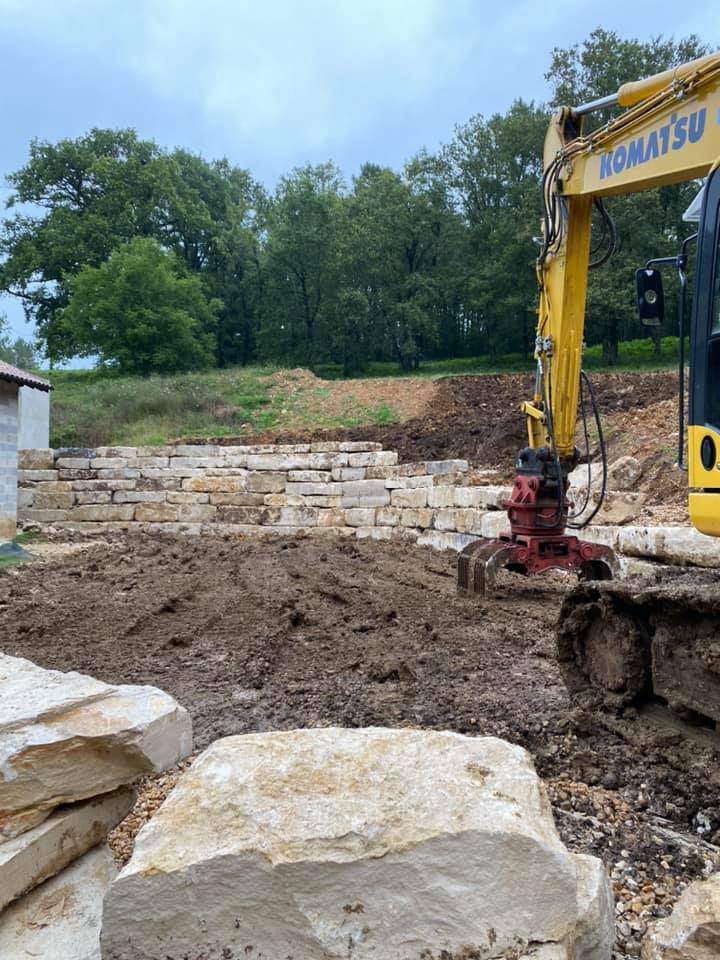 Travaux d'enrochement en cours Thiviers