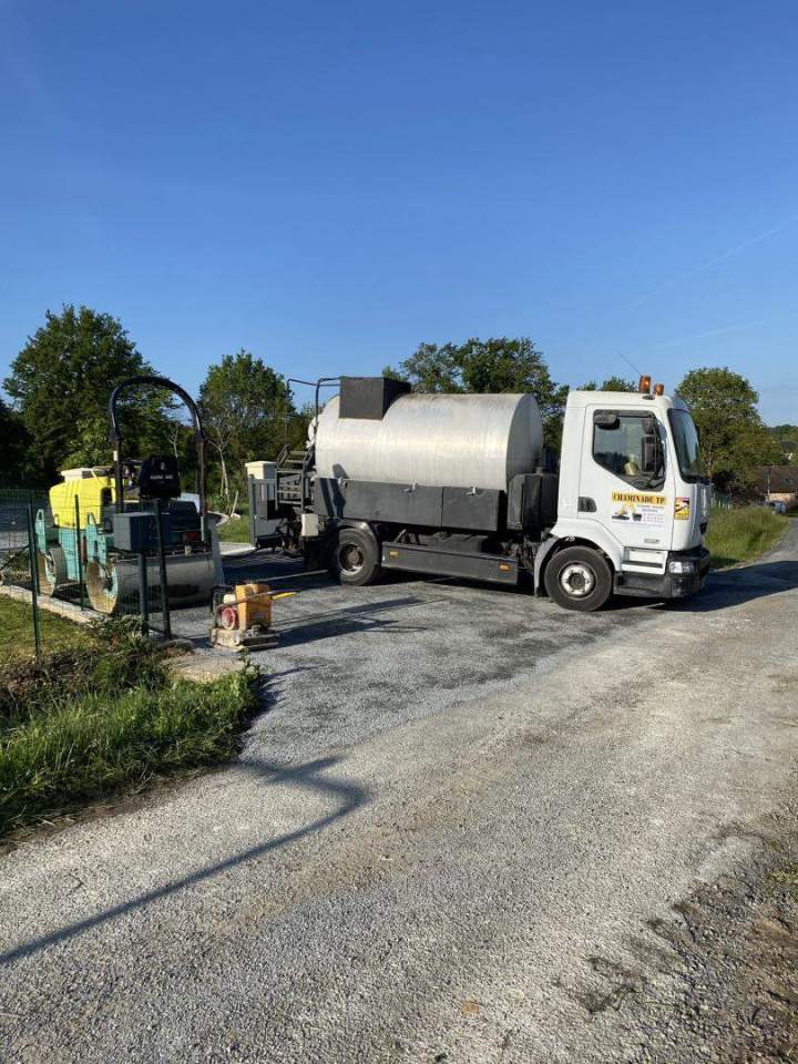 Application de revêtement routier Thiviers