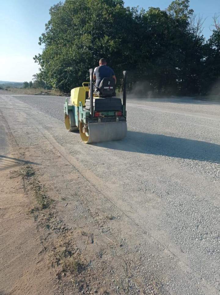  Compactage de gravier pour construction de route Thiviers