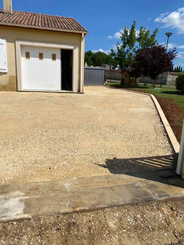 Accès de garage en gravier Thiviers